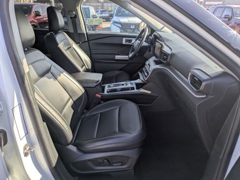 Used 2024 Ford Explorer XLT w/ Equipment Group 202A image 34