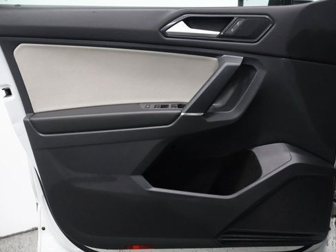Used 2018 Volkswagen Tiguan SE image 12