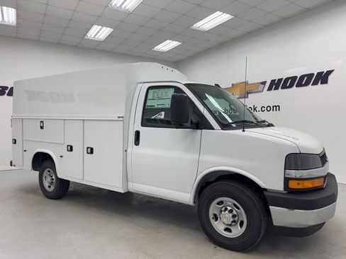 New 2026 Chevrolet Express 3500 w/ Power Convenience Package RWD image 3
