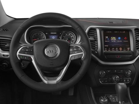 Used 2016 Jeep Cherokee Trailhawk image 4