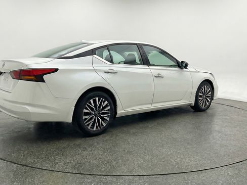 Used 2025 Nissan Altima 2.5 SV image 9