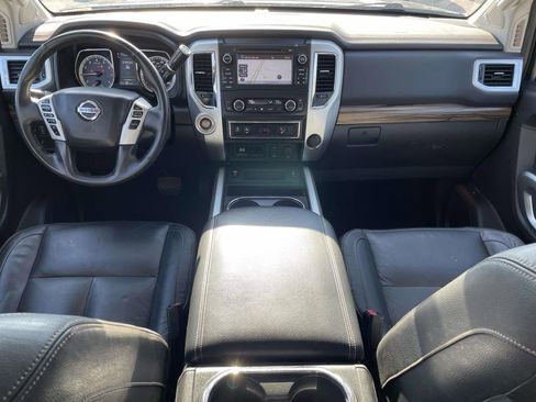 Used 2017 Nissan Titan SL image 11