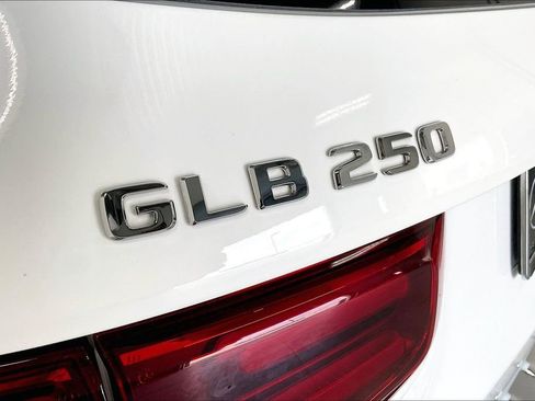 Used 2026 Mercedes-Benz GLB 250 4MATIC image 9