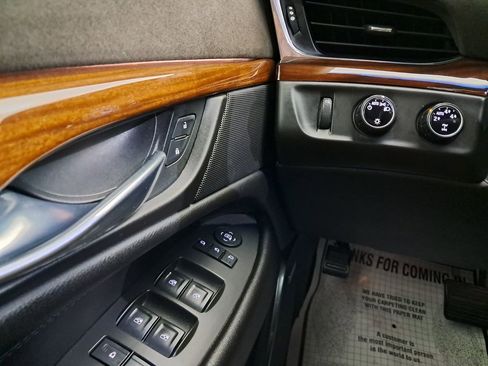 Used 2016 Cadillac Escalade Luxury image 18