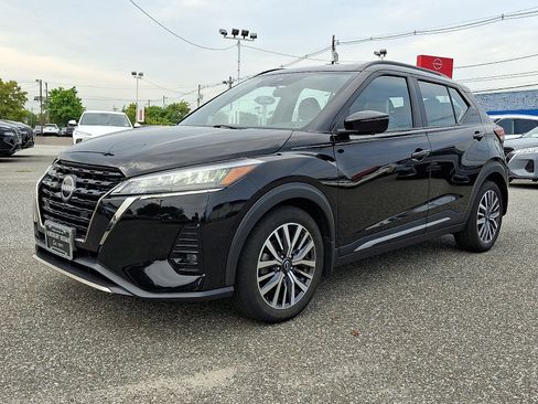 Certified 2023 Nissan Kicks SR w/ SR Premium Package FWD image 3