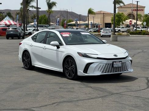 Used 2025 Toyota Camry XSE w/ Premium Plus Package AWD/4WD image 3