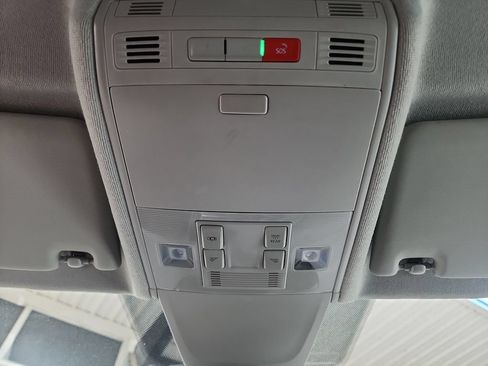 Used 2024 Volkswagen Tiguan SE AWD/4WD image 33