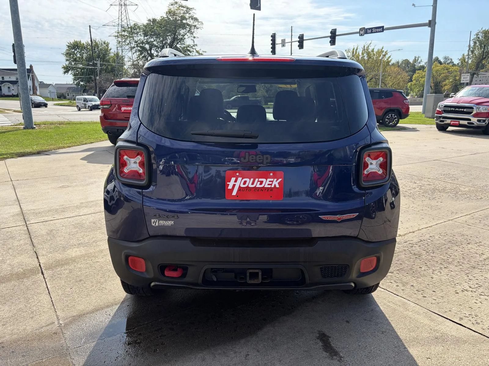 Used 2017 Jeep Renegade Trailhawk w/ Premium Trailhawk Package AWD/4WD image 7