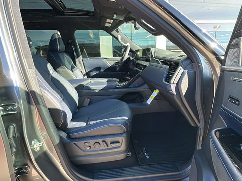 New 2026 INFINITI QX80 4WD image 11