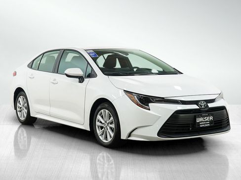 Used 2026 Toyota Corolla LE w/ LE Premium Package image 7