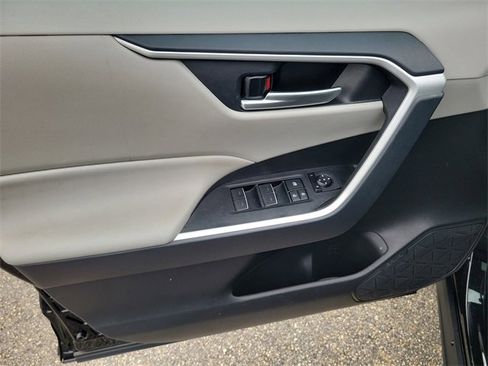 Used 2025 Toyota RAV4 XLE Premium image 13