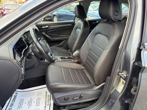 Used 2024 Volkswagen Jetta SE FWD image 14