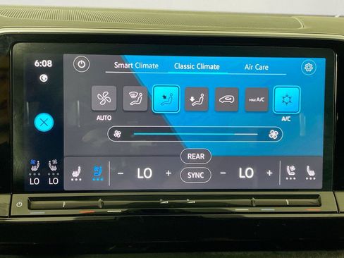 Used 2024 Volkswagen Atlas SE AWD/4WD image 9