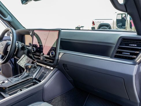 Used 2026 Lexus GX 550 w/ Accessory Package (2T) image 18