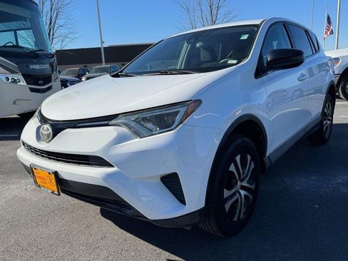 Used 2018 Toyota RAV4 LE image 8