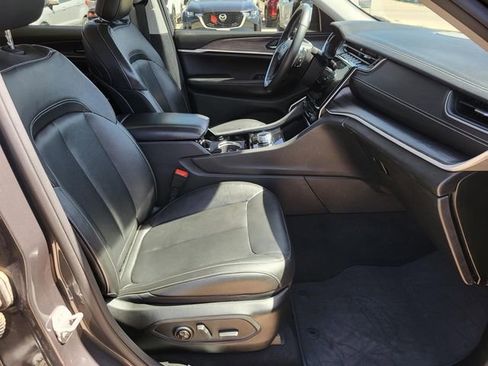 Used 2022 Jeep Grand Cherokee Limited w/ Trailer Tow Prep Group (B) image 9