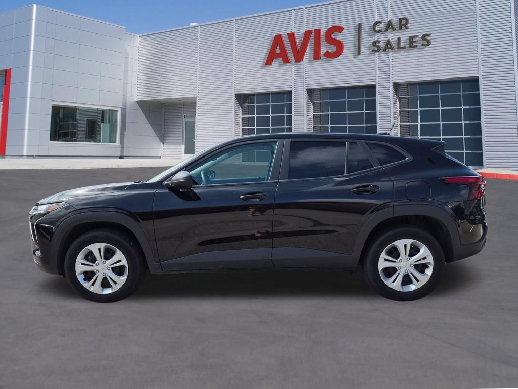 Used 2025 Chevrolet Trax LS FWD image 10
