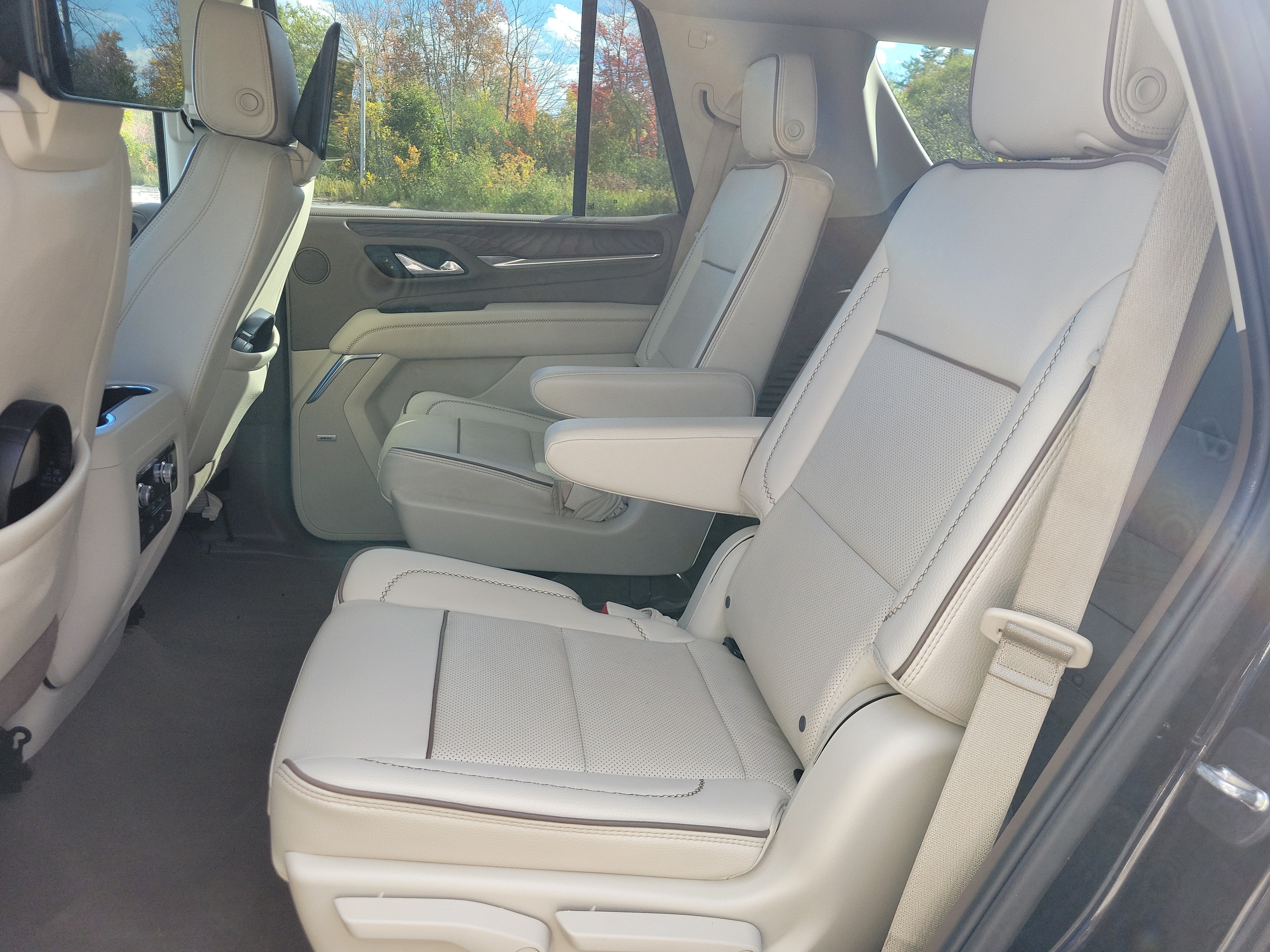 Used 2023 GMC Yukon Denali AWD/4WD image 16