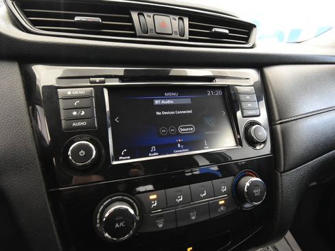 Used 2020 Nissan Rogue S image 27