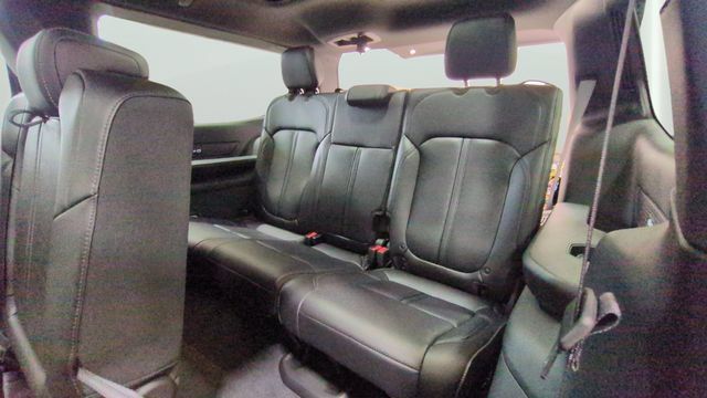 Used 2025 Jeep Wagoneer 4WD w/ Premium Group I image 30