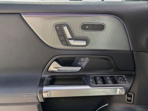 Used 2023 Mercedes-Benz EQB 300 4MATIC image 17