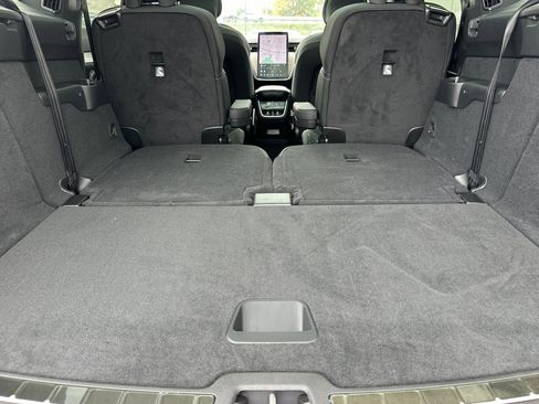 New 2025 Volvo EX90 Plus w/ Protection Package Premier image 17