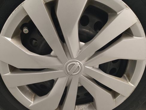 Used 2025 Nissan Versa S w/ Trunk Package image 31