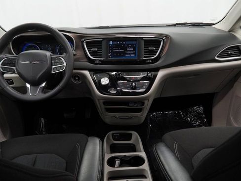 Used 2023 Chrysler Voyager LX image 22