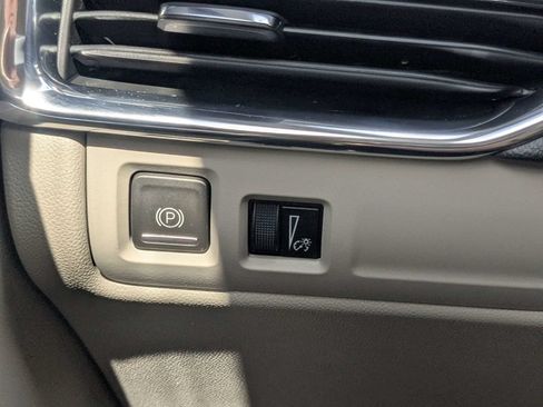 Used 2023 Cadillac XT4 Luxury w/ Cold Weather Package FWD image 26