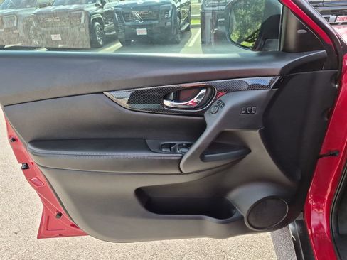 Used 2017 Nissan Rogue SL FWD image 18