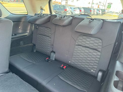 Used 2023 Nissan Pathfinder S image 15