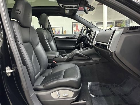 Used 2014 Porsche Cayenne Diesel AWD/4WD image 17