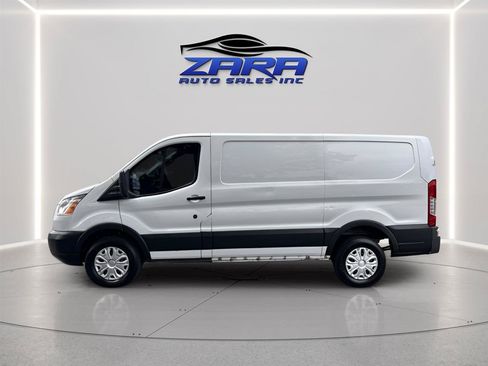 Used 2017 Ford Transit 250 130 Low Roof w/ Exterior Upgrade Package RWD image 3