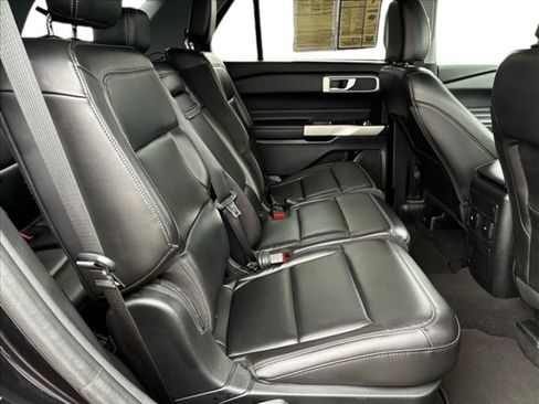 Used 2024 Ford Explorer XLT w/ Equipment Group 202A RWD image 19
