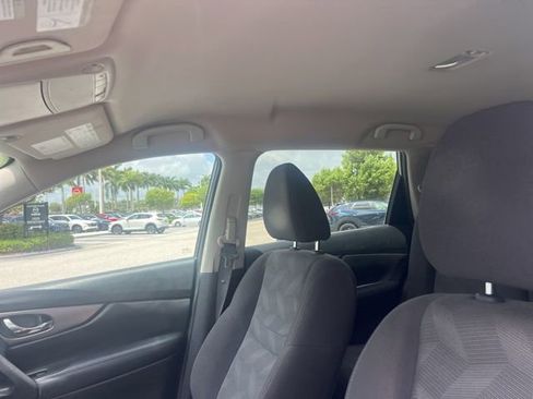 Used 2016 Nissan Rogue SV FWD image 12