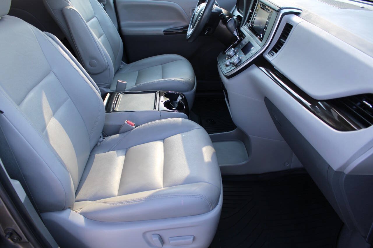 Used 2020 Toyota Sienna XLE FWD image 8
