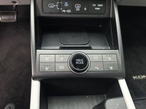 Used 2024 Hyundai Kona Limited FWD image 11