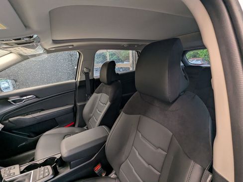 New 2026 Kia Sportage SX FWD image 9