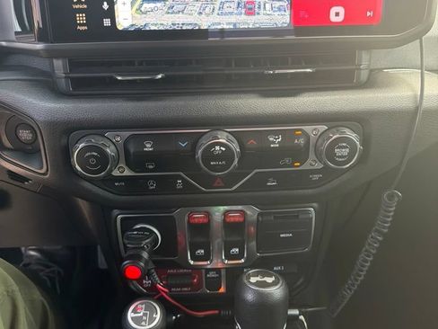 Used 2024 Jeep Wrangler Sport AWD/4WD image 12