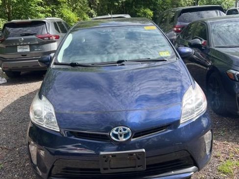 Used 2013 Toyota Prius Four w/ Deluxe Solar Roof Pkg FWD image 2