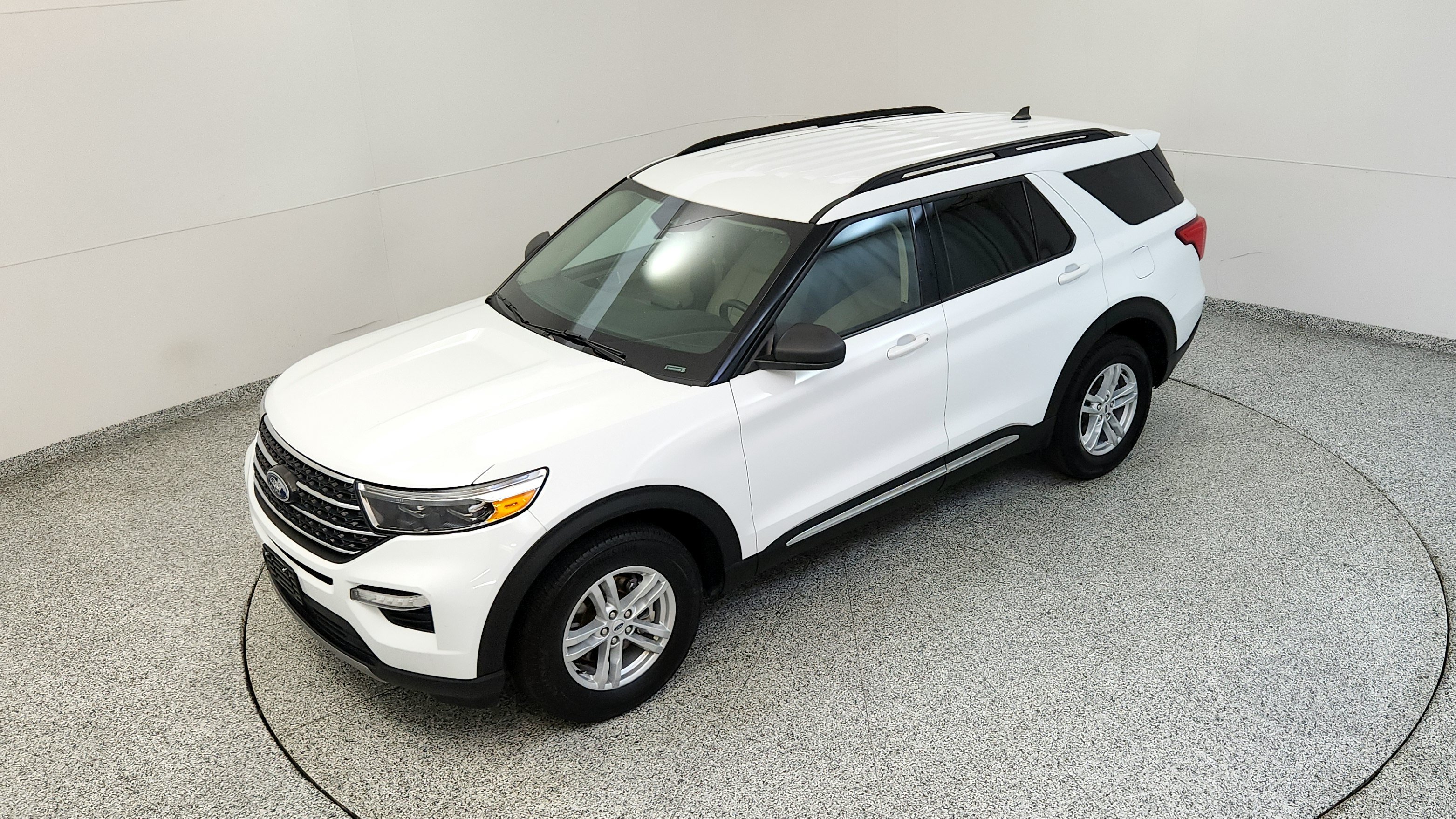 Used 2023 Ford Explorer XLT w/ Equipment Group 202A AWD/4WD image 14