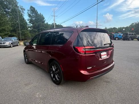 Used 2022 Chrysler Pacifica Limited w/ S Appearance Package FWD image 13