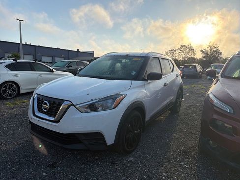 Used 2019 Nissan Kicks S w/ Exterior Electronics Package FWD image 1