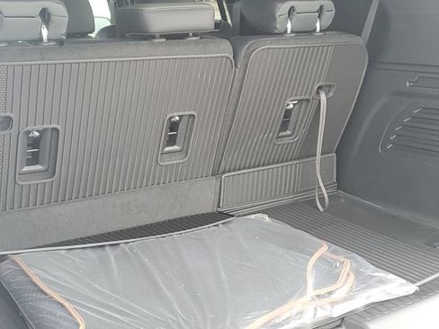 New 2026 GMC Acadia AT4 w/ Luxury Package AWD/4WD image 32