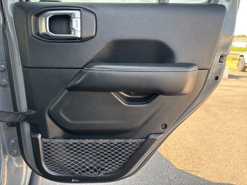 Used 2018 Jeep Wrangler Unlimited Sahara w/ Quick Order Package 24M Moab image 21