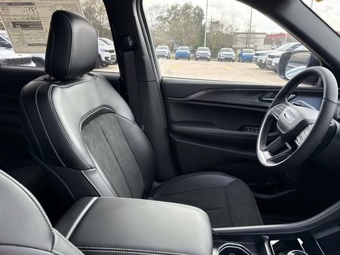 New 2025 Jeep Grand Cherokee L Altitude RWD image 26