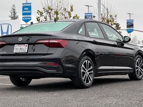 Used 2023 Volkswagen Jetta Sport image 8