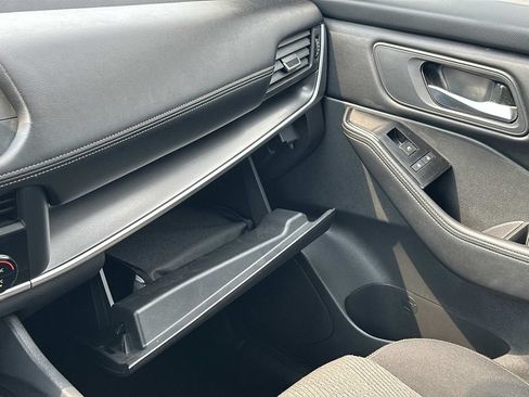 Used 2025 Nissan Rogue SV AWD/4WD image 32