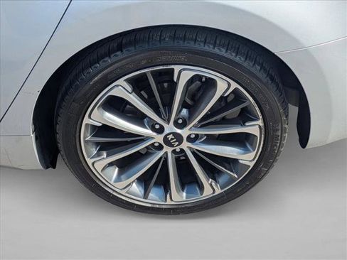 Used 2017 Kia Cadenza Technology image 26