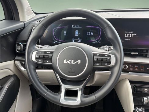 Used 2025 Kia Sportage EX FWD image 11